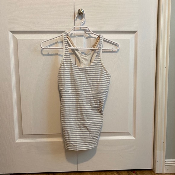 lululemon tank size 6 - Picture 1 of 3